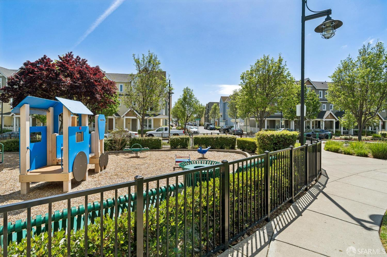 Detail Gallery Image 31 of 31 For 338 Village Ln, Richmond,  CA 94801 - 4 Beds | 4 Baths