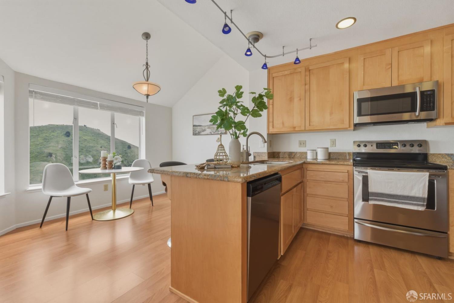 Detail Gallery Image 17 of 47 For 743 Green Ridge Dr #1,  Daly City,  CA 94014 - 2 Beds | 2 Baths