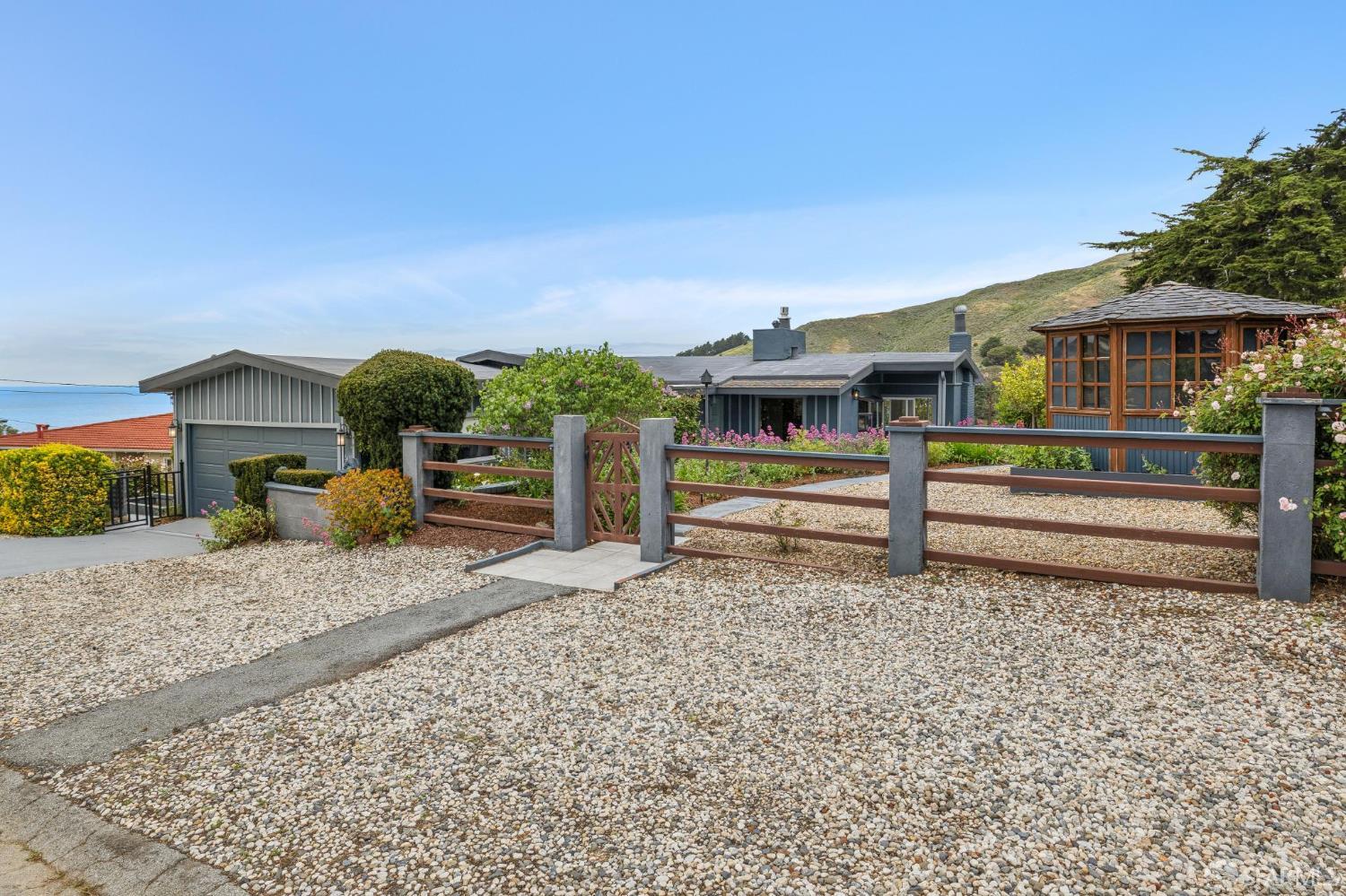 Detail Gallery Image 18 of 94 For 545 Talbot Ave, Pacifica,  CA 94044 - 4 Beds | 3 Baths