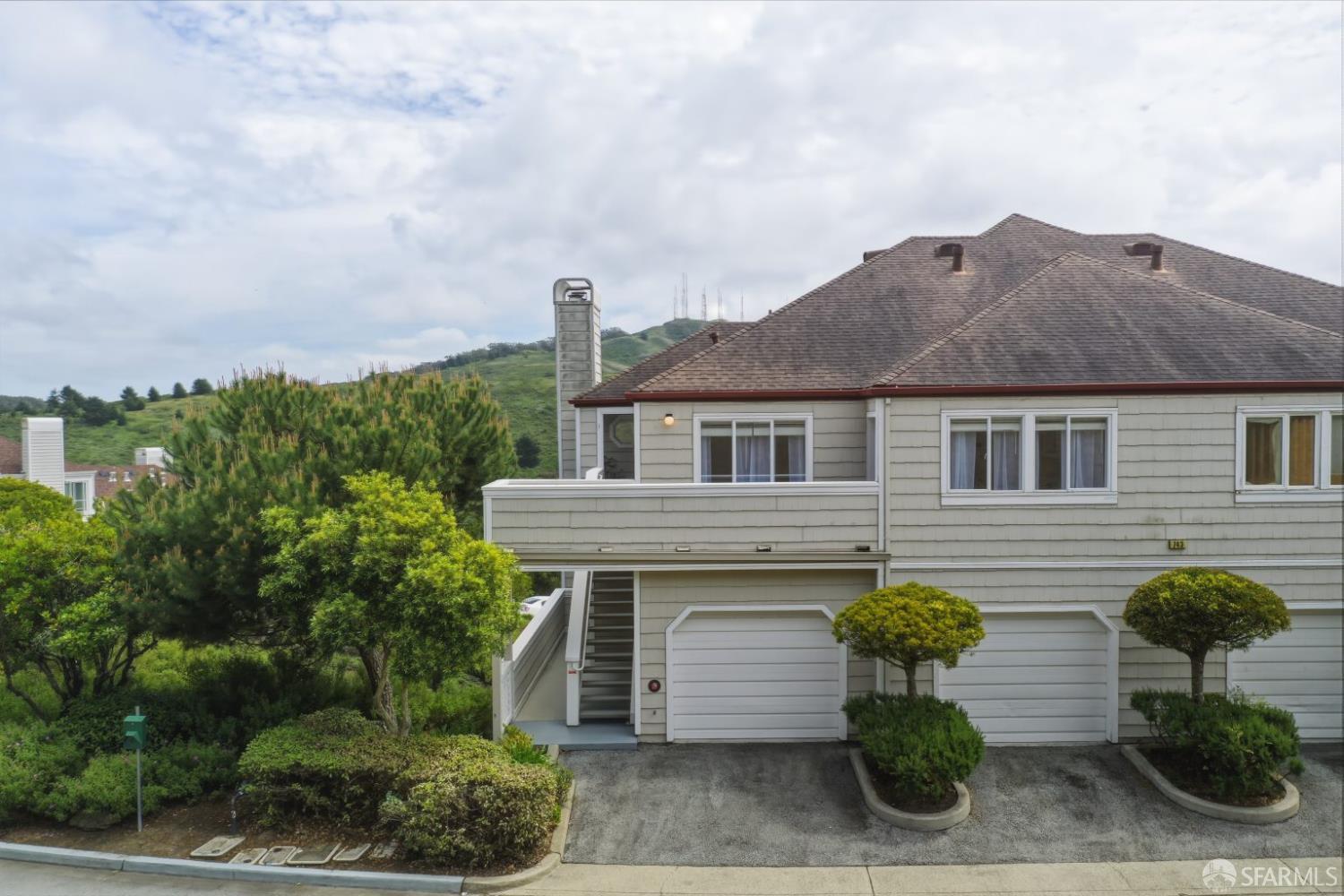 Detail Gallery Image 2 of 47 For 743 Green Ridge Dr #1,  Daly City,  CA 94014 - 2 Beds | 2 Baths