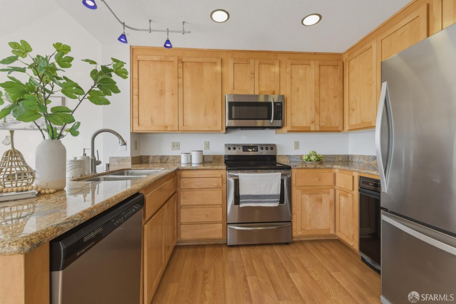 Detail Gallery Image 21 of 47 For 743 Green Ridge Dr #1,  Daly City,  CA 94014 - 2 Beds | 2 Baths
