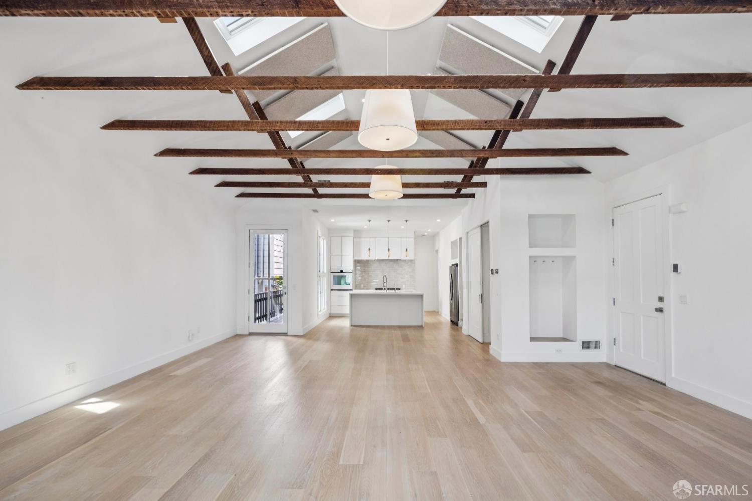 Photo #6: 426122327 Listing: Photo #6