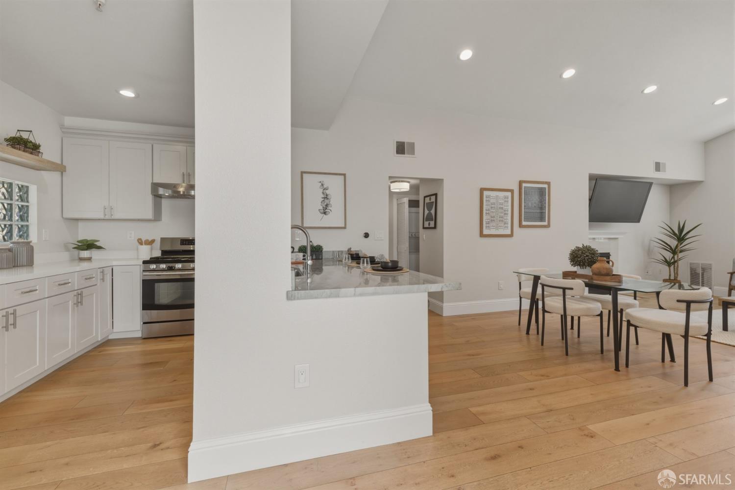 Detail Gallery Image 9 of 44 For 530 El Camino Real #309,  Burlingame,  CA 94010 - 2 Beds | 2 Baths