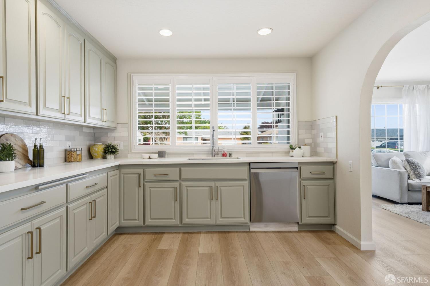 Detail Gallery Image 14 of 52 For 1728 Hubbard Ave, San Leandro,  CA 94579 - 3 Beds | 2/1 Baths