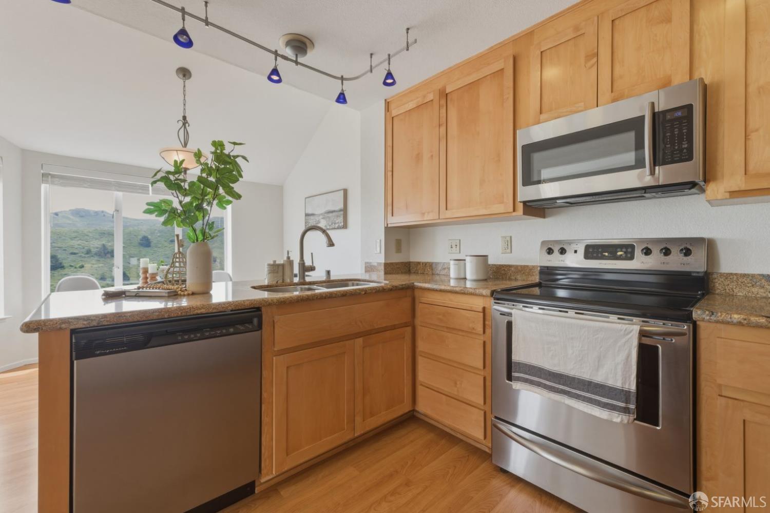 Detail Gallery Image 23 of 47 For 743 Green Ridge Dr #1,  Daly City,  CA 94014 - 2 Beds | 2 Baths