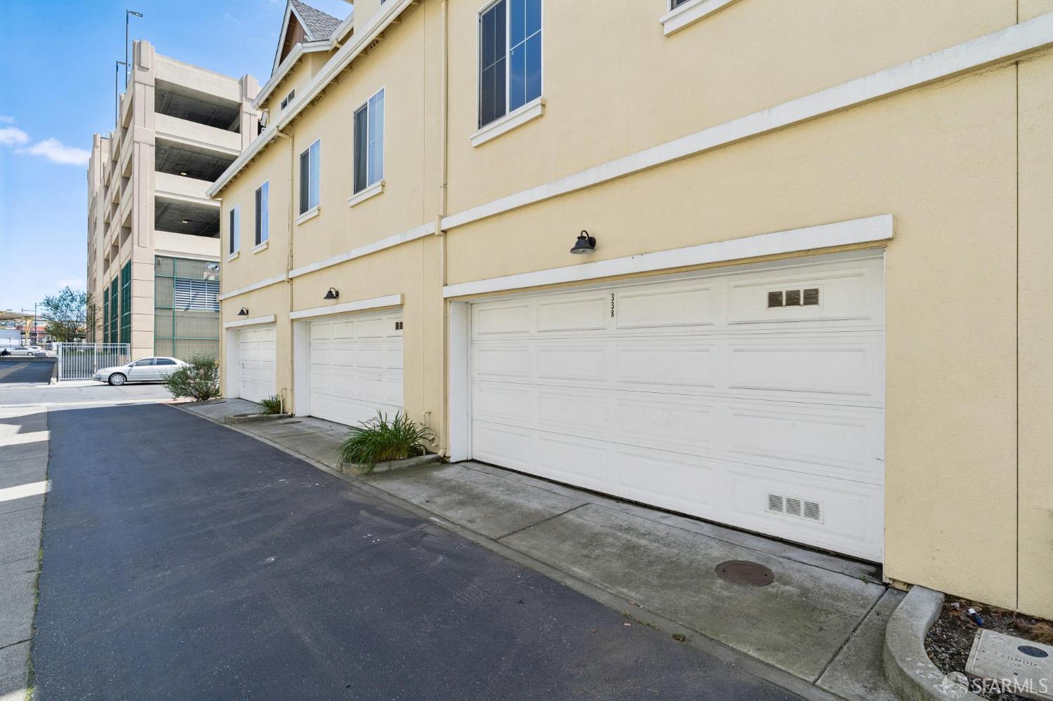 Detail Gallery Image 27 of 31 For 338 Village Ln, Richmond,  CA 94801 - 4 Beds | 4 Baths