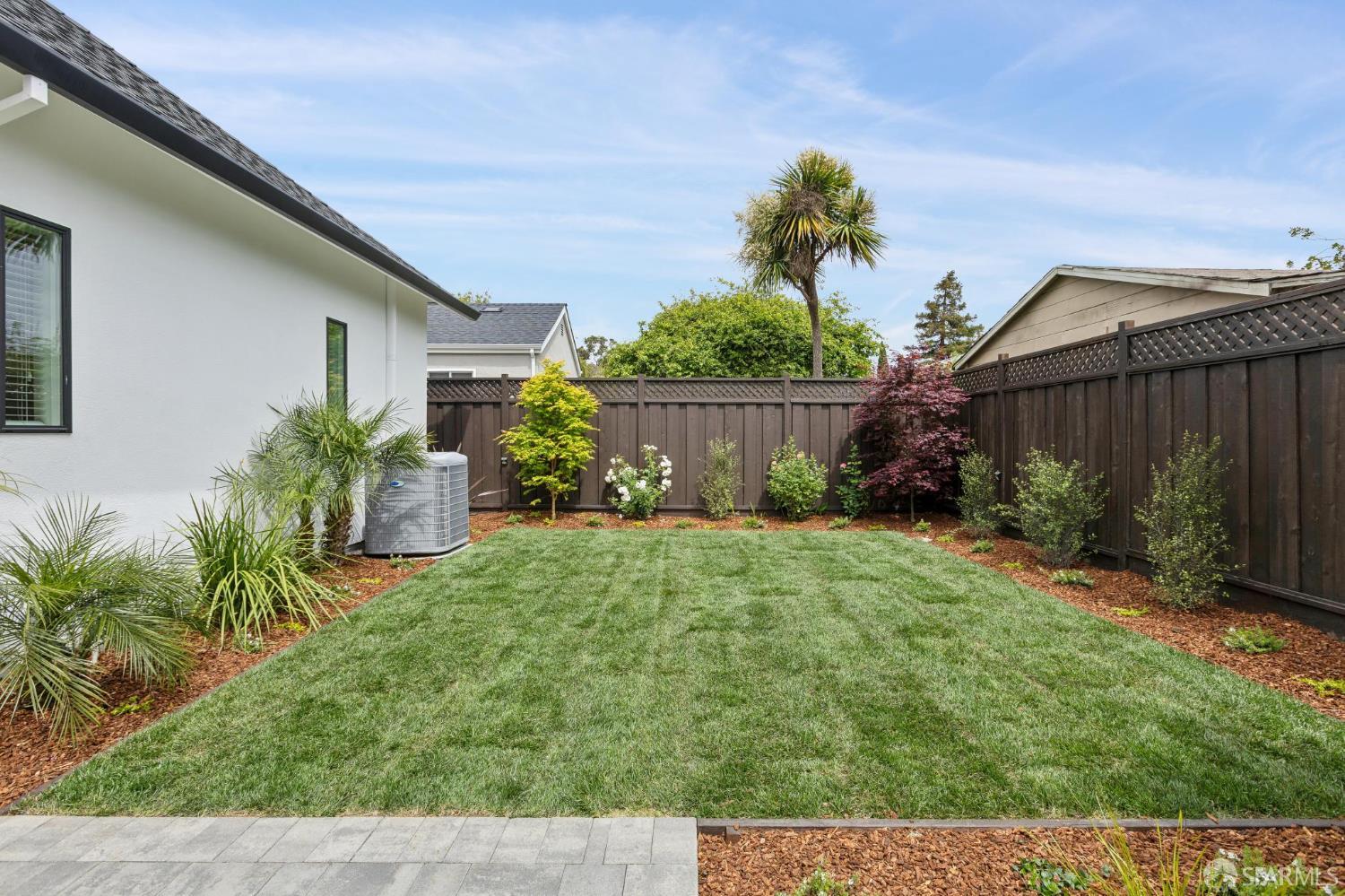 Detail Gallery Image 42 of 50 For 1121 Summer Ave, Burlingame,  CA 94010 - 3 Beds | 2/1 Baths