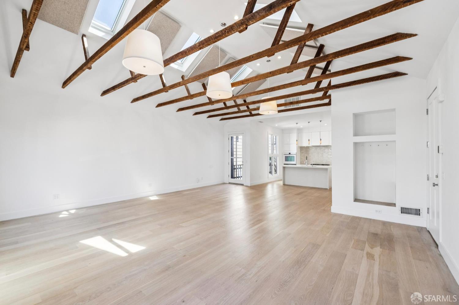 Photo #5: 426122327 Listing: Photo #5