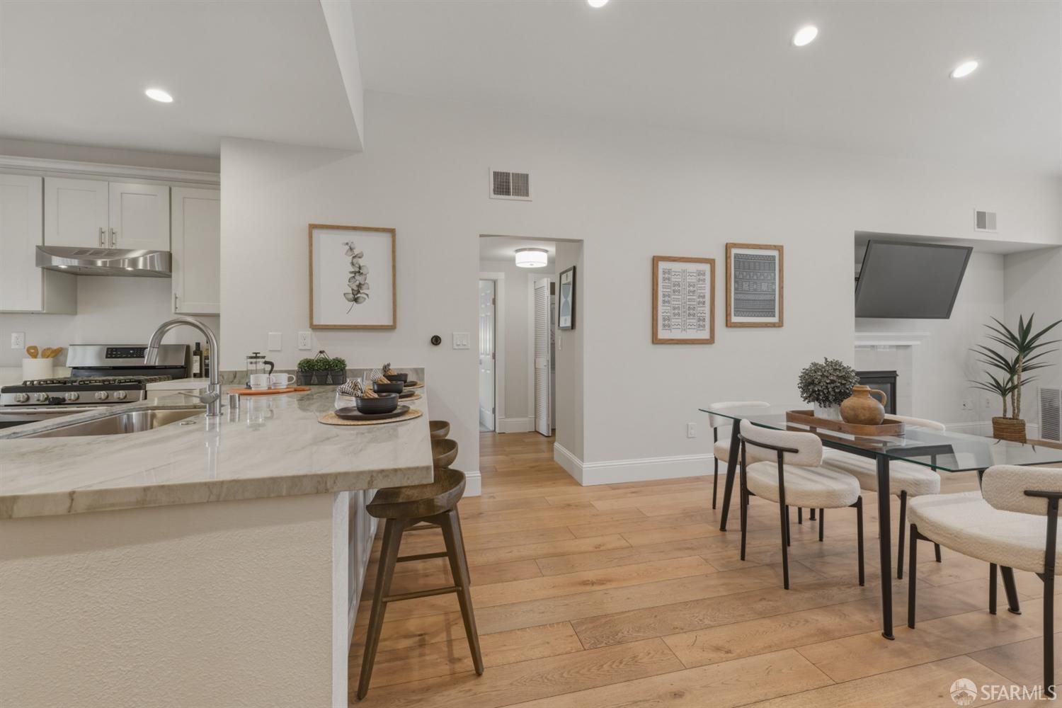 Detail Gallery Image 8 of 44 For 530 El Camino Real #309,  Burlingame,  CA 94010 - 2 Beds | 2 Baths