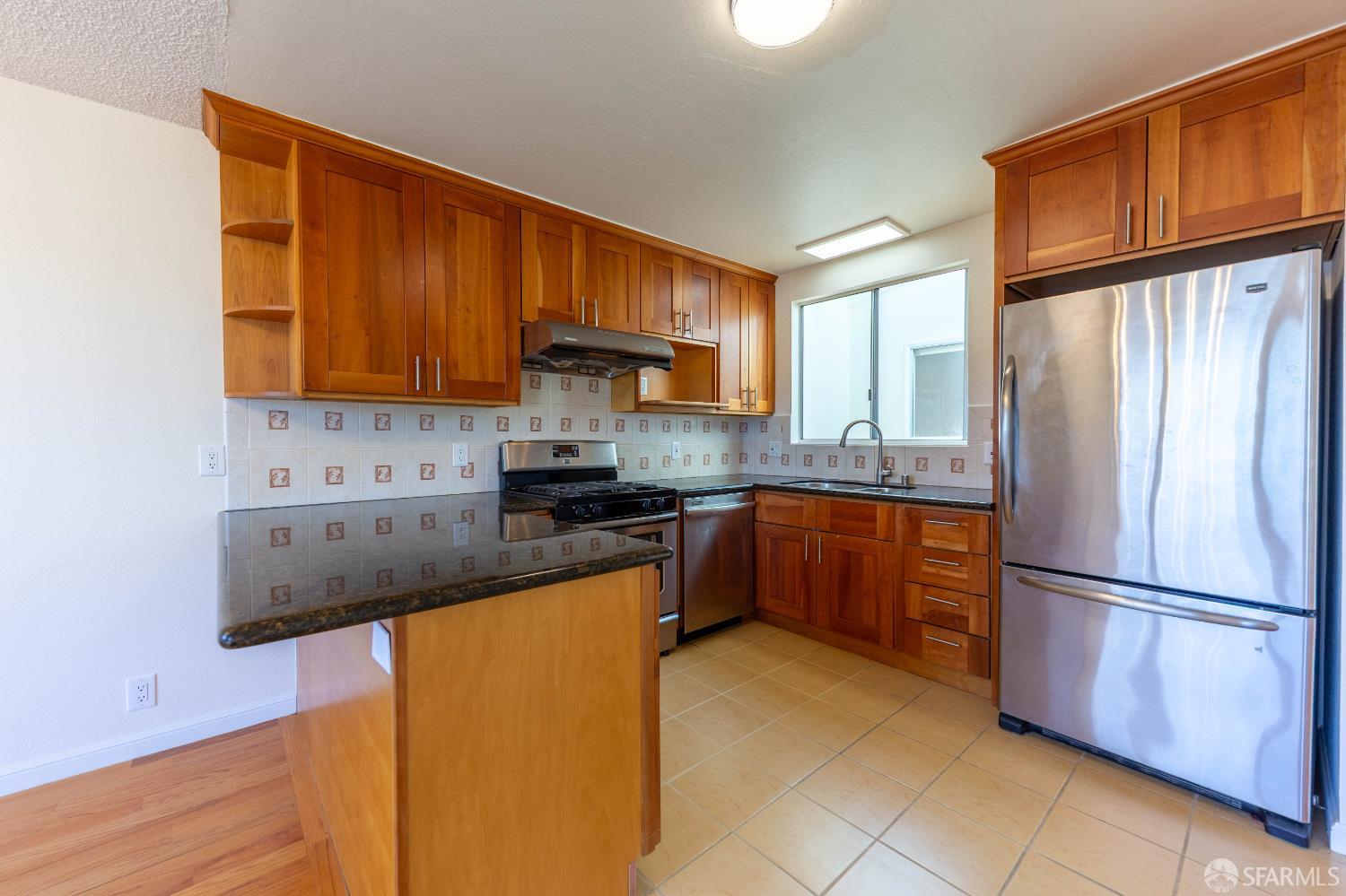 Detail Gallery Image 7 of 25 For 427 Ford St, Daly City,  CA 94014 - 4 Beds | 3 Baths