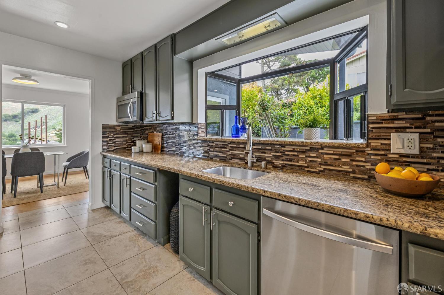 Detail Gallery Image 32 of 94 For 545 Talbot Ave, Pacifica,  CA 94044 - 4 Beds | 3 Baths