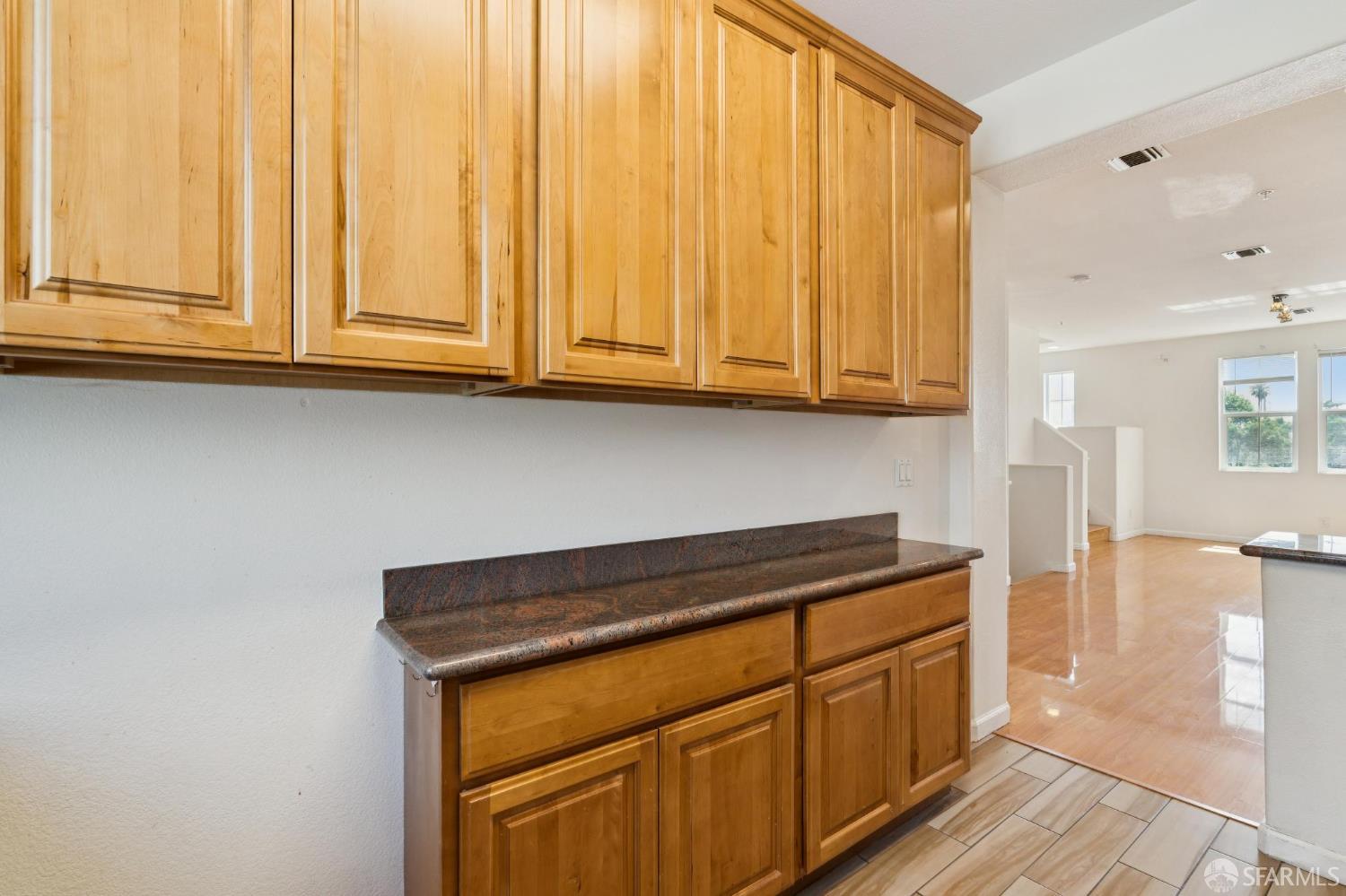 Detail Gallery Image 7 of 31 For 338 Village Ln, Richmond,  CA 94801 - 4 Beds | 4 Baths