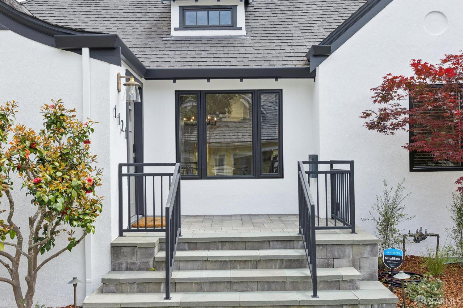 Detail Gallery Image 3 of 50 For 1121 Summer Ave, Burlingame,  CA 94010 - 3 Beds | 2/1 Baths