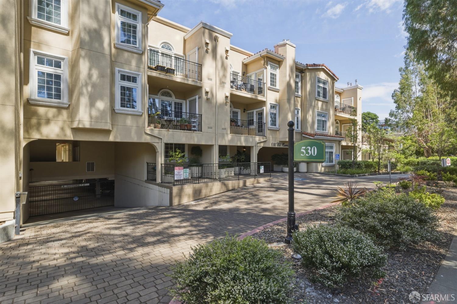 Detail Gallery Image 2 of 44 For 530 El Camino Real #309,  Burlingame,  CA 94010 - 2 Beds | 2 Baths