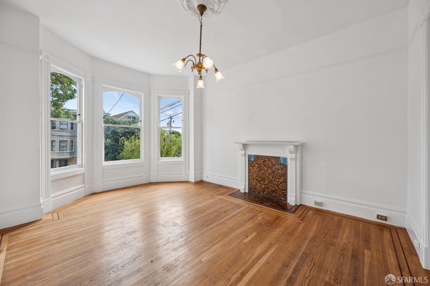 Photo #6: 426122022 Listing: Photo #6