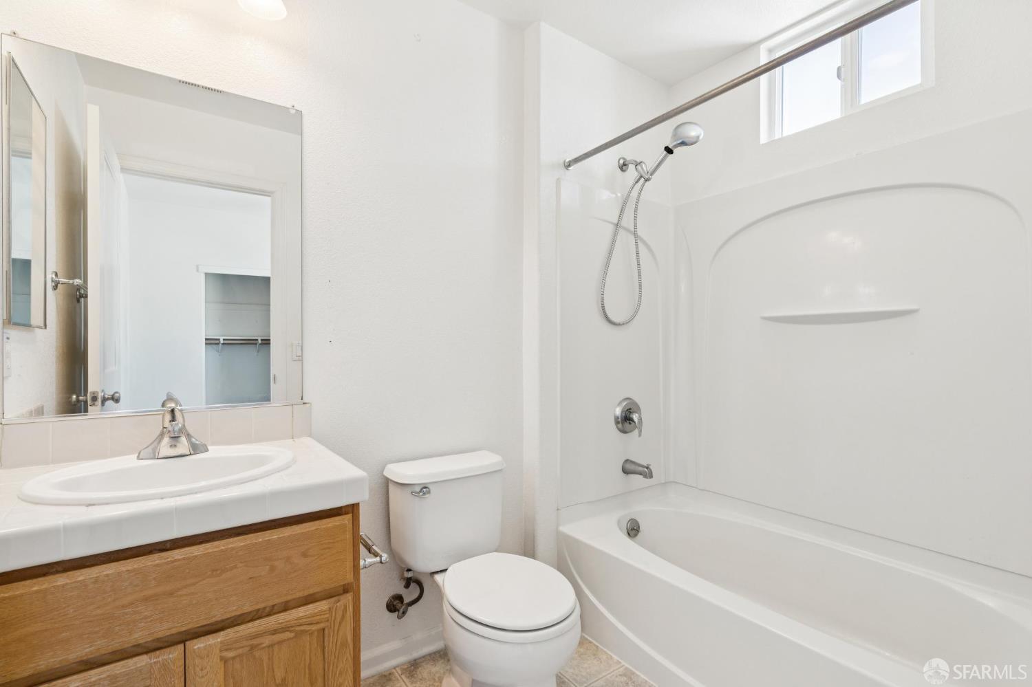 Detail Gallery Image 17 of 31 For 338 Village Ln, Richmond,  CA 94801 - 4 Beds | 4 Baths