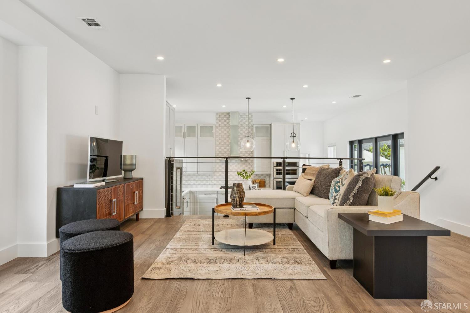 Detail Gallery Image 13 of 50 For 1121 Summer Ave, Burlingame,  CA 94010 - 3 Beds | 2/1 Baths