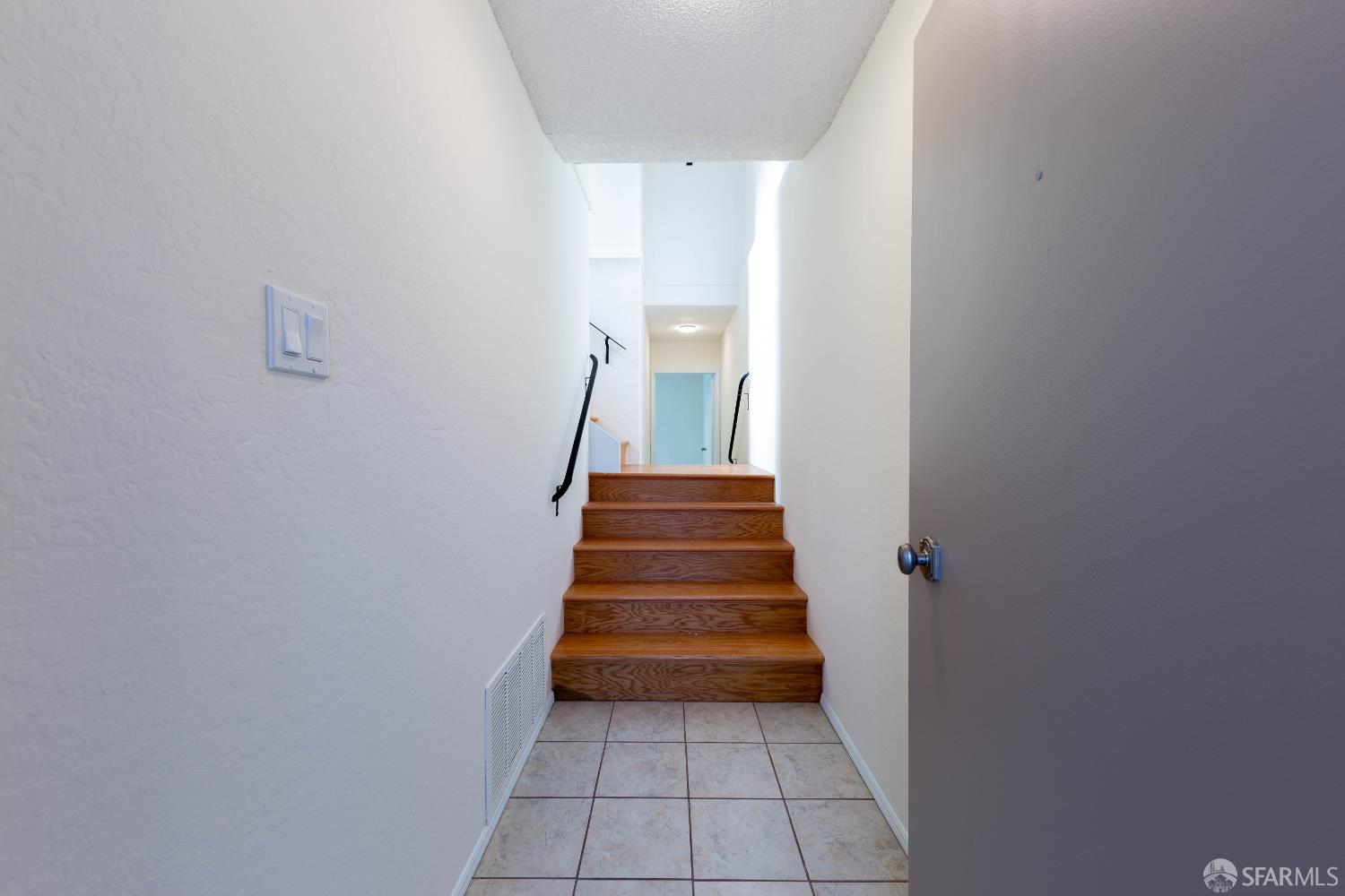 Detail Gallery Image 3 of 25 For 427 Ford St, Daly City,  CA 94014 - 4 Beds | 3 Baths