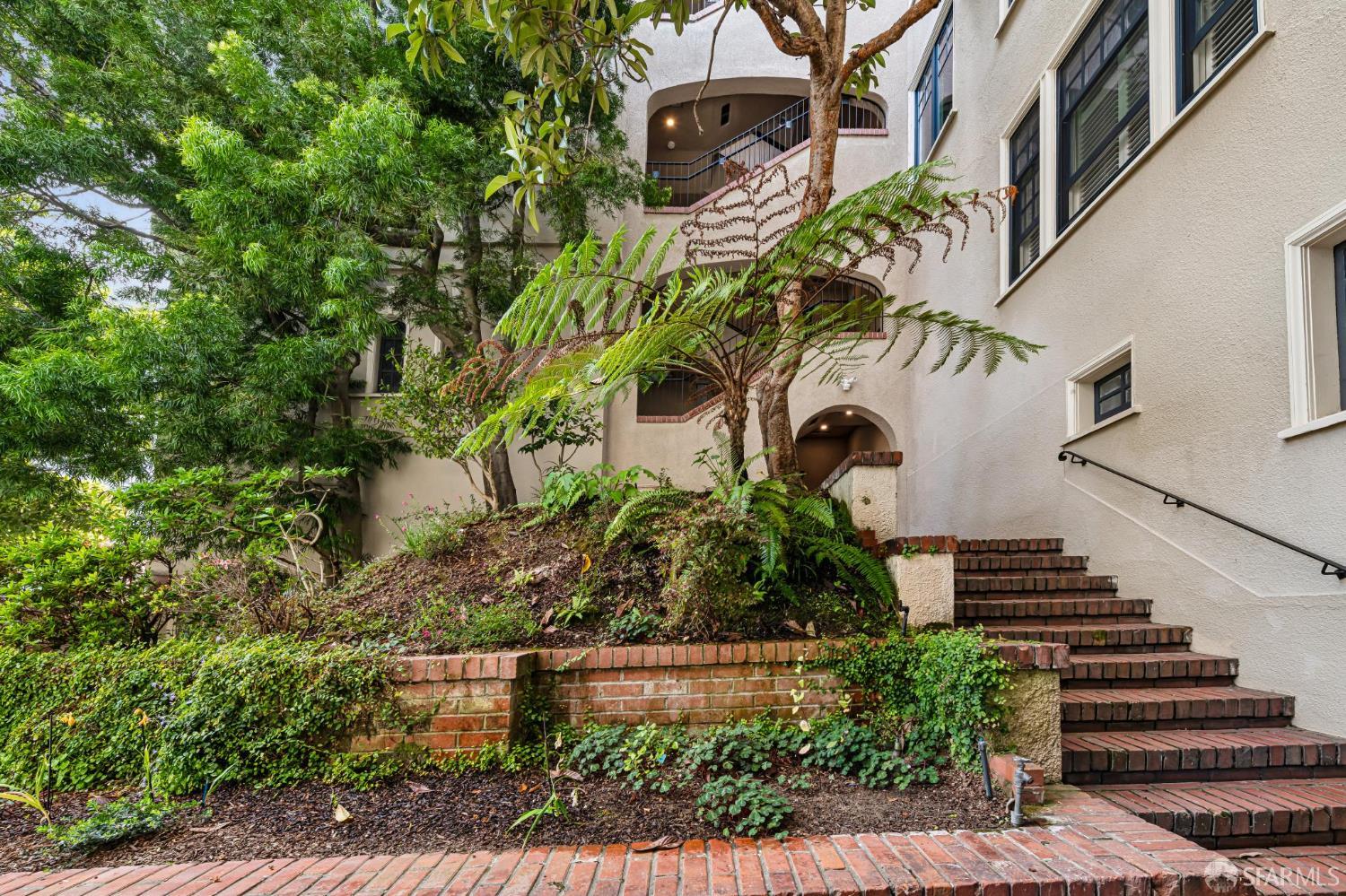 Photo #4: 426116328 Listing: Photo #4