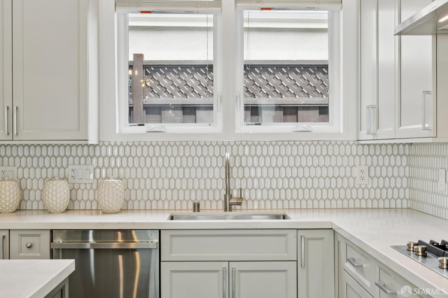 Detail Gallery Image 17 of 50 For 1121 Summer Ave, Burlingame,  CA 94010 - 3 Beds | 2/1 Baths