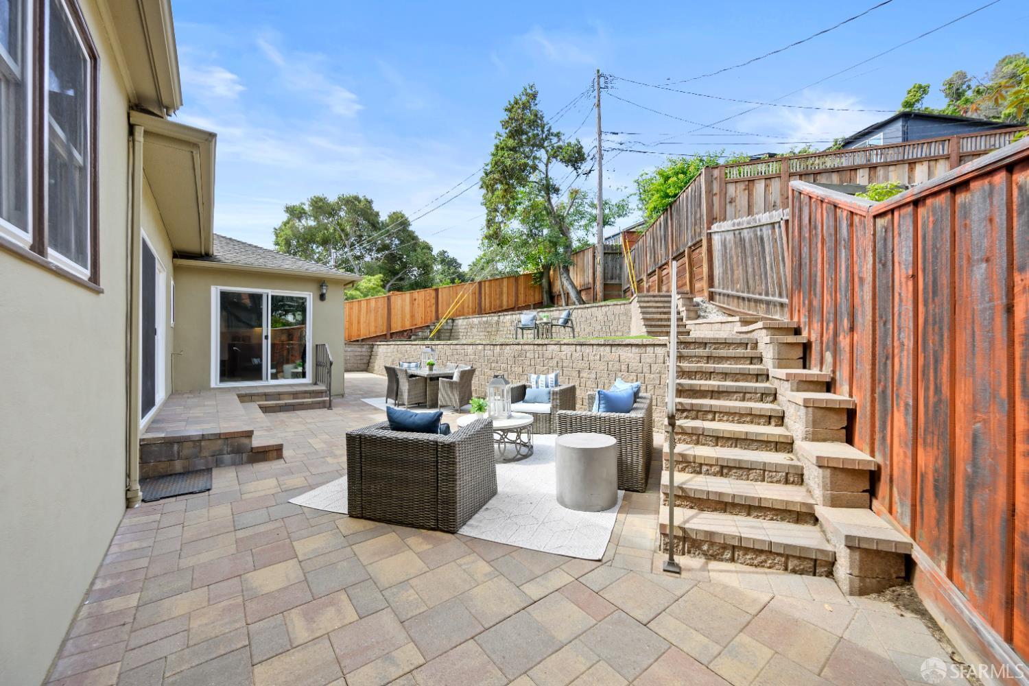 Detail Gallery Image 13 of 20 For 124 Vine St, San Carlos,  CA 94070 - 4 Beds | 2 Baths