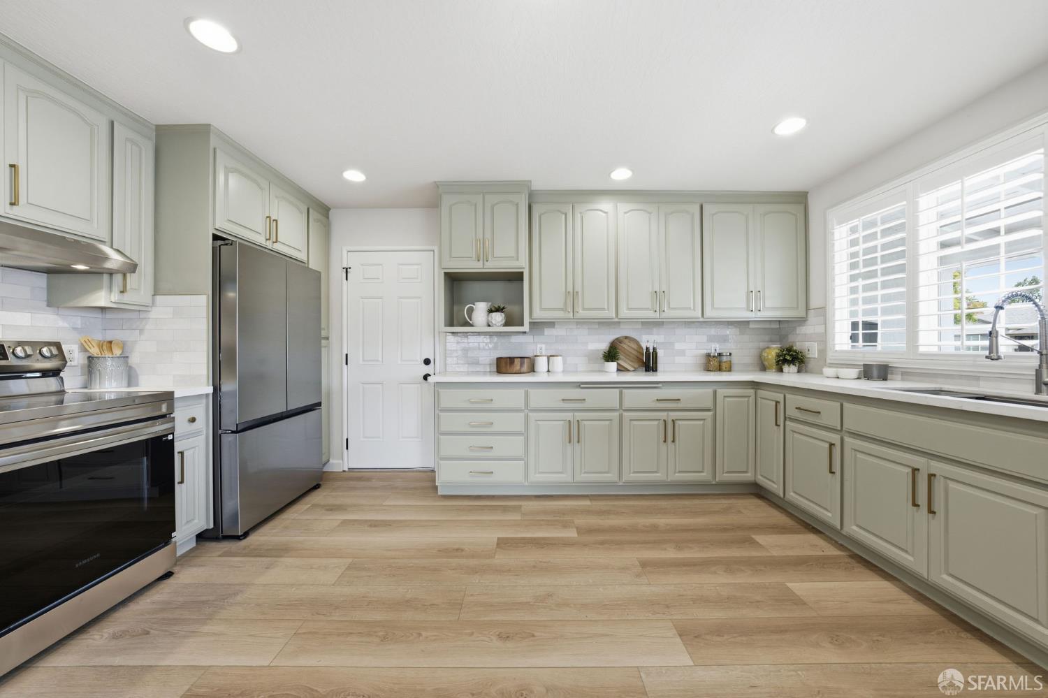 Detail Gallery Image 13 of 52 For 1728 Hubbard Ave, San Leandro,  CA 94579 - 3 Beds | 2/1 Baths