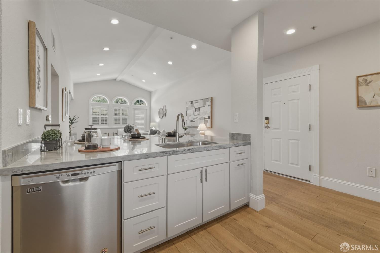 Detail Gallery Image 13 of 44 For 530 El Camino Real #309,  Burlingame,  CA 94010 - 2 Beds | 2 Baths