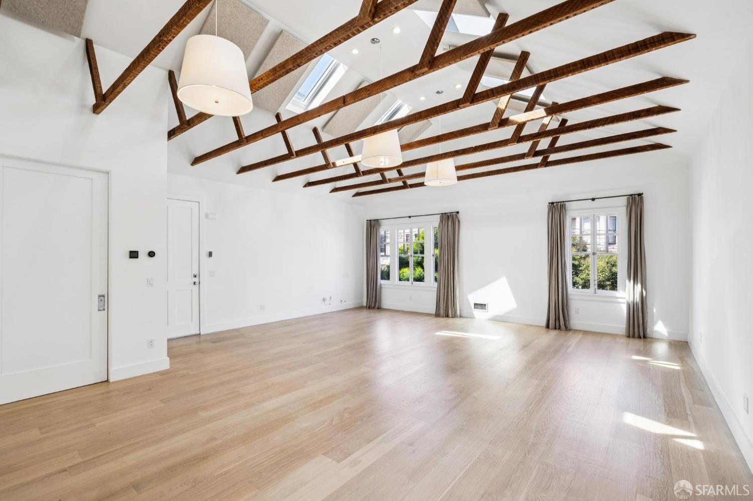 Detail Gallery Image 2 of 44 For 2977 21st St, San Francisco,  CA 94110 - – Beds | – Baths