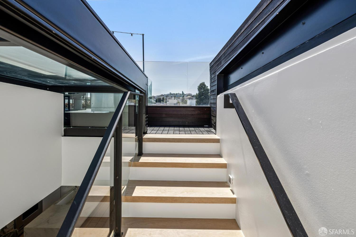 Detail Gallery Image 32 of 95 For 39 Dolores Ter, San Francisco,  CA 94110 - 4 Beds | 3/1 Baths