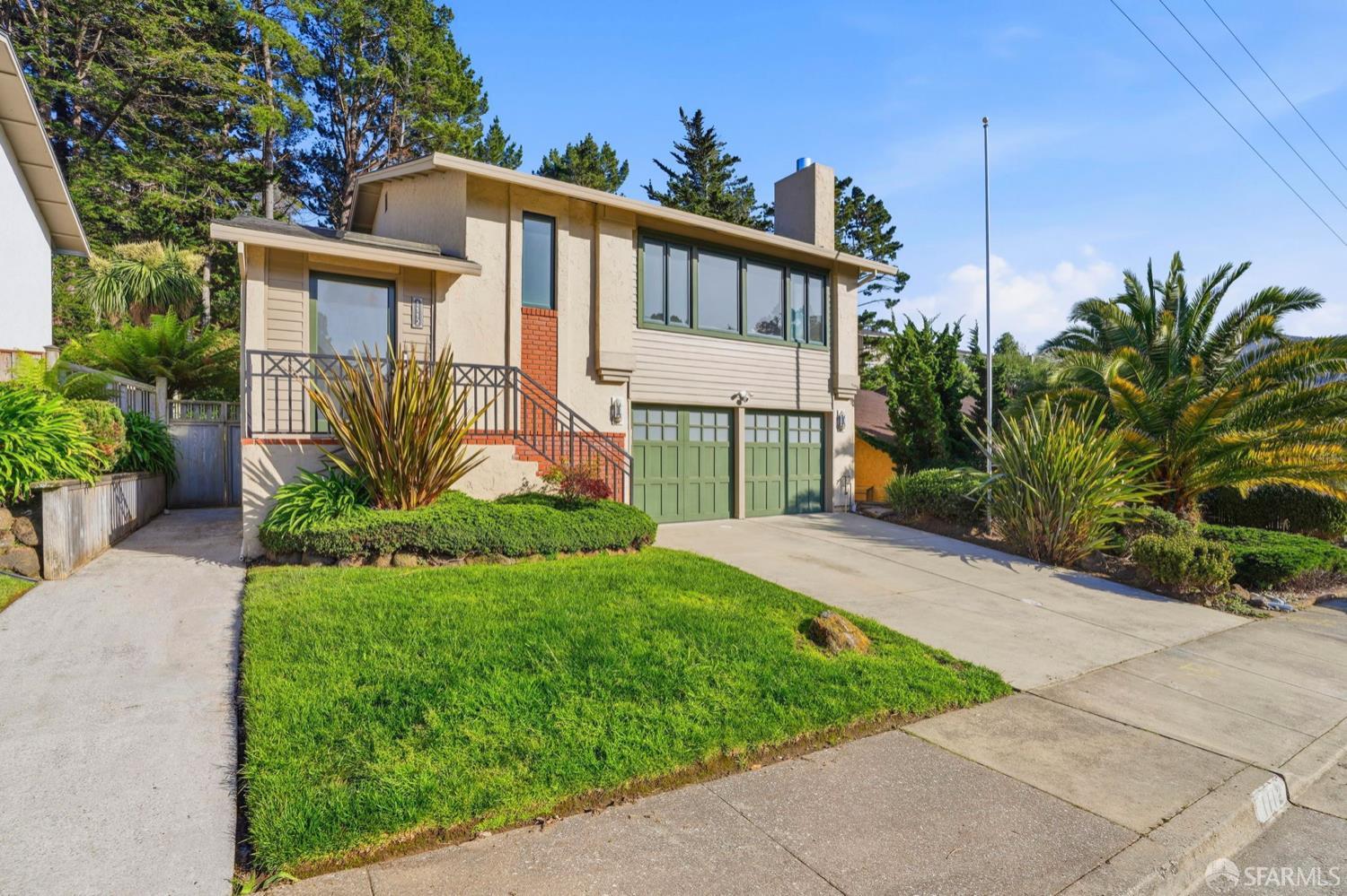 Detail Gallery Image 2 of 36 For 1112 Oddstad Blvd, Pacifica,  CA 94044 - 3 Beds | 3 Baths