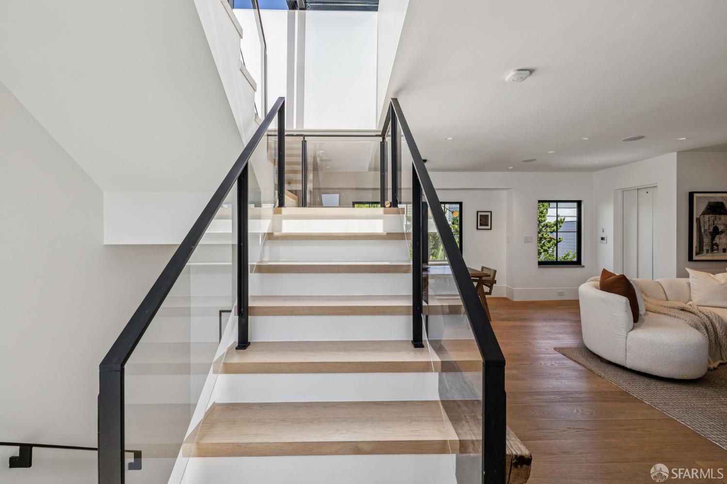 Detail Gallery Image 30 of 95 For 39 Dolores Ter, San Francisco,  CA 94110 - 4 Beds | 3/1 Baths