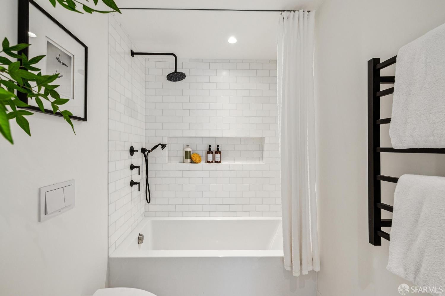 Detail Gallery Image 62 of 95 For 39 Dolores Ter, San Francisco,  CA 94110 - 4 Beds | 3/1 Baths