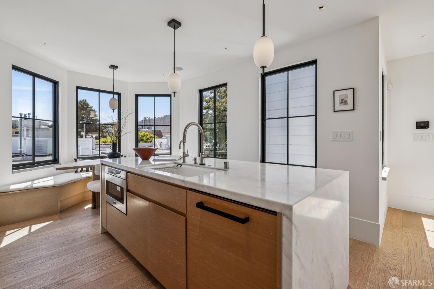 Detail Gallery Image 19 of 95 For 39 Dolores Ter, San Francisco,  CA 94110 - 4 Beds | 3/1 Baths