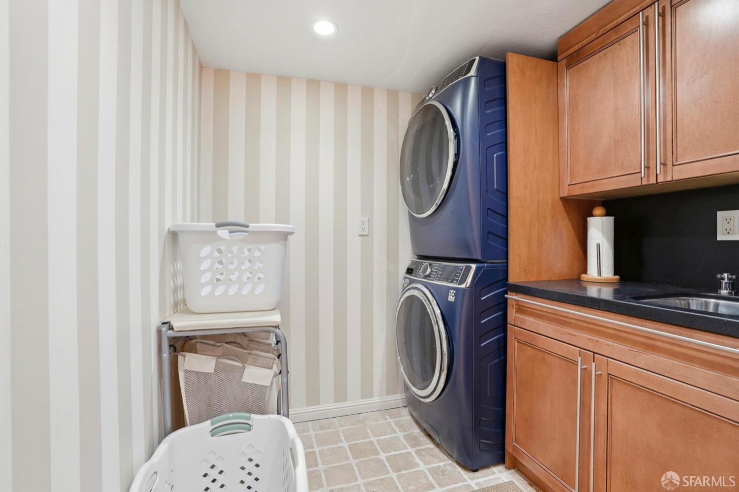 Detail Gallery Image 22 of 36 For 1112 Oddstad Blvd, Pacifica,  CA 94044 - 3 Beds | 3 Baths