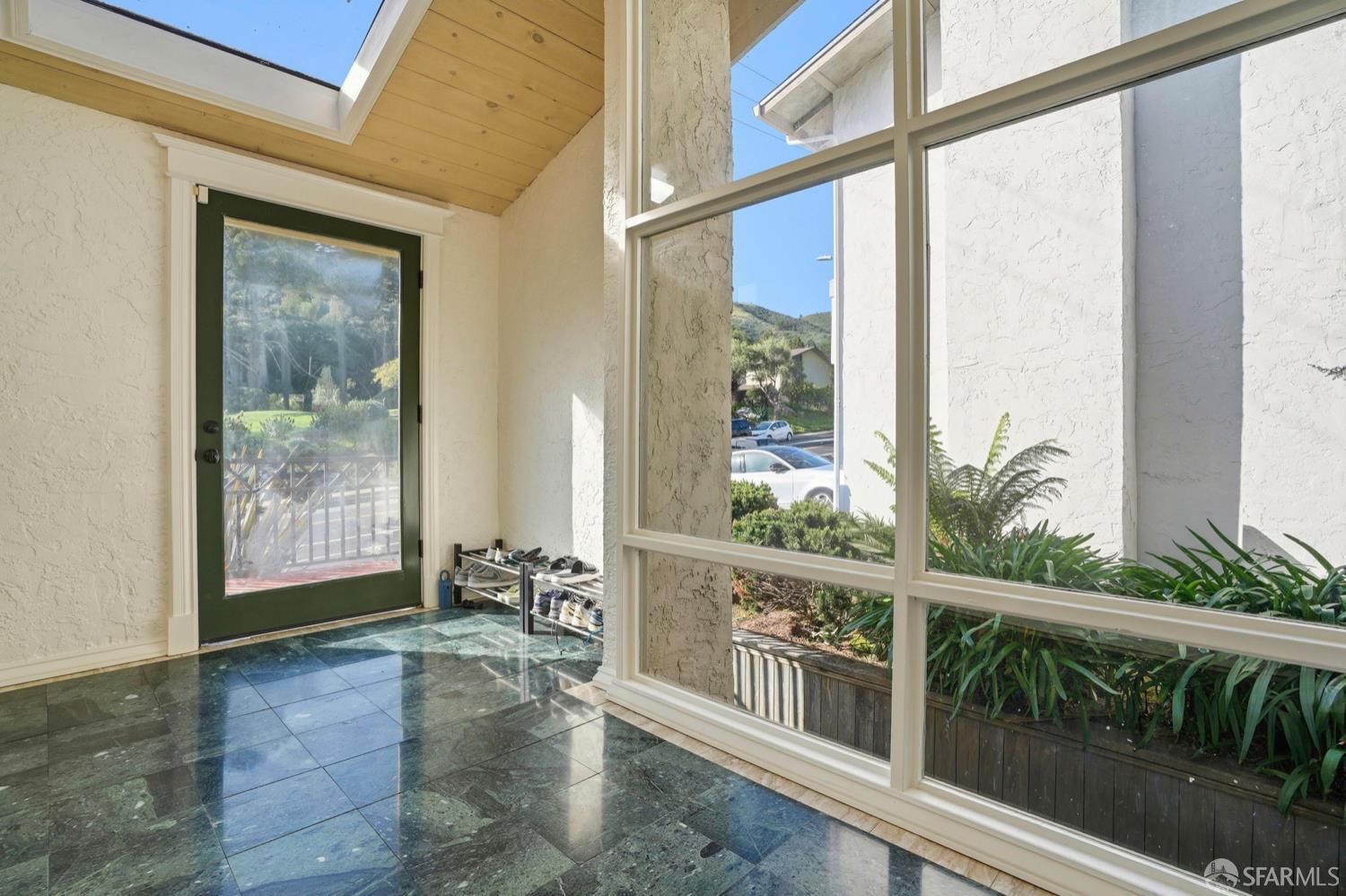 Detail Gallery Image 5 of 36 For 1112 Oddstad Blvd, Pacifica,  CA 94044 - 3 Beds | 3 Baths