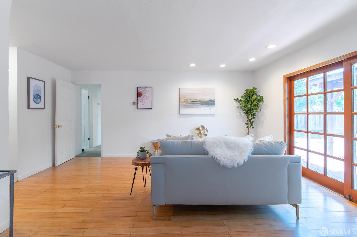 Detail Gallery Image 5 of 28 For 3453 Thunderbird Dr, Concord,  CA 94520 - 3 Beds | 2 Baths