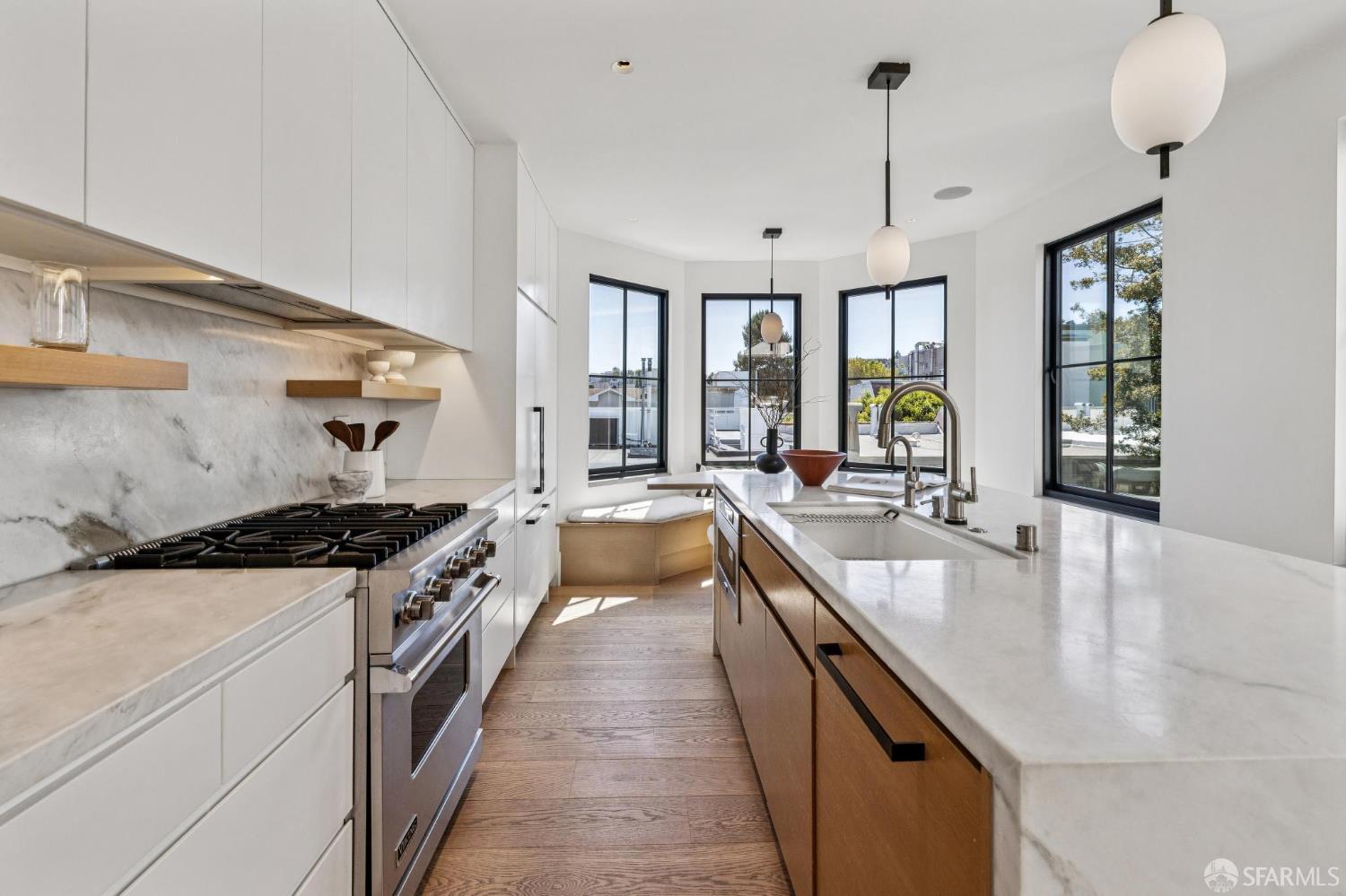 Detail Gallery Image 24 of 95 For 39 Dolores Ter, San Francisco,  CA 94110 - 4 Beds | 3/1 Baths