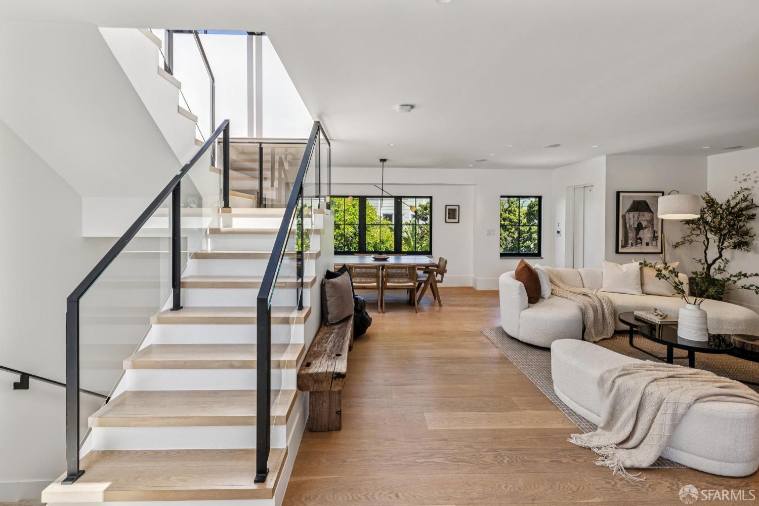 Detail Gallery Image 5 of 95 For 39 Dolores Ter, San Francisco,  CA 94110 - 4 Beds | 3/1 Baths