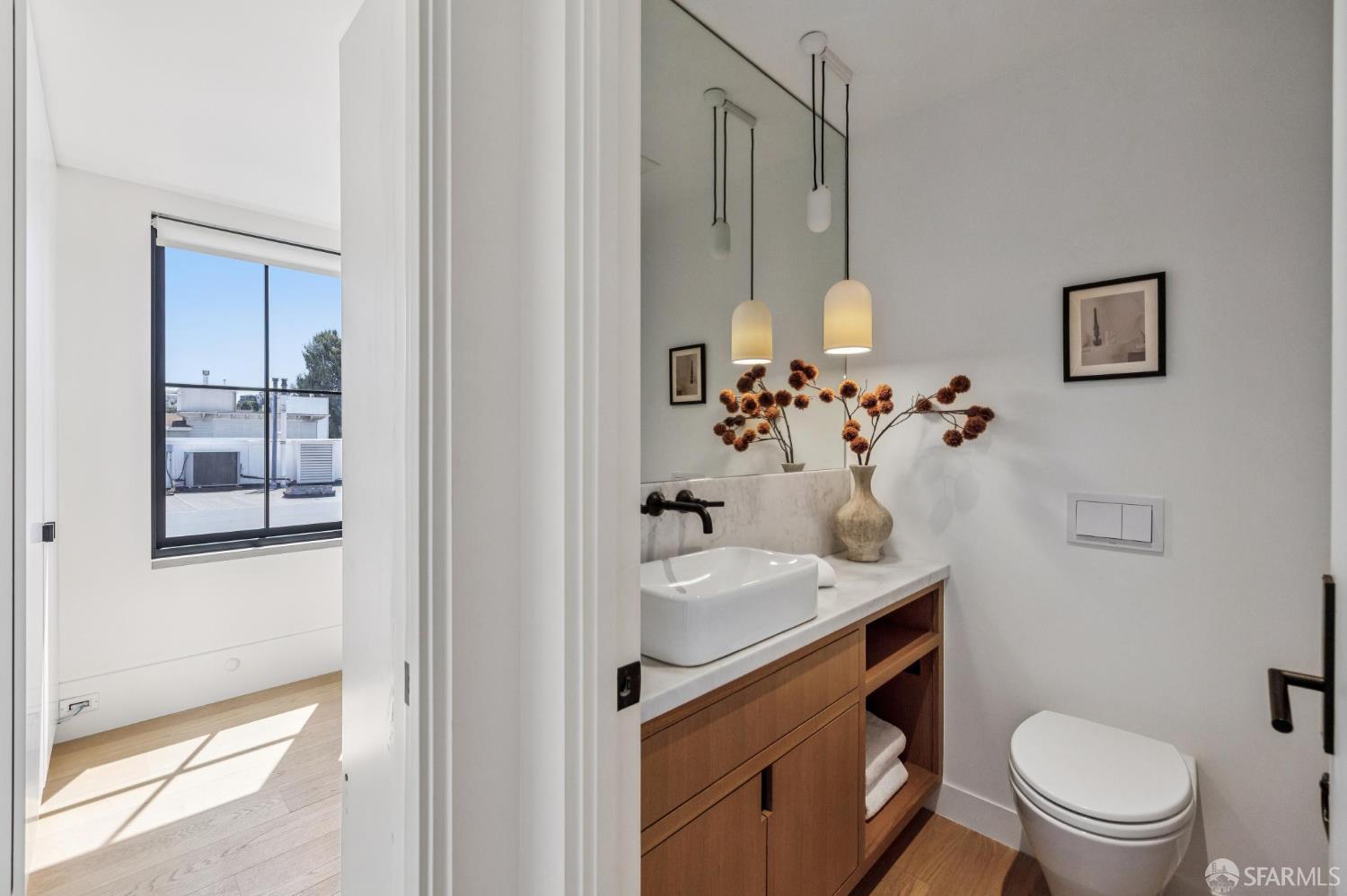 Detail Gallery Image 26 of 95 For 39 Dolores Ter, San Francisco,  CA 94110 - 4 Beds | 3/1 Baths