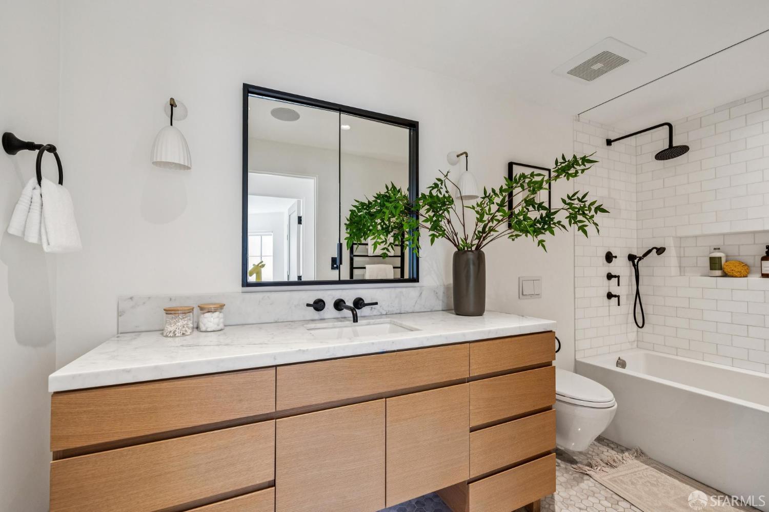 Detail Gallery Image 60 of 95 For 39 Dolores Ter, San Francisco,  CA 94110 - 4 Beds | 3/1 Baths