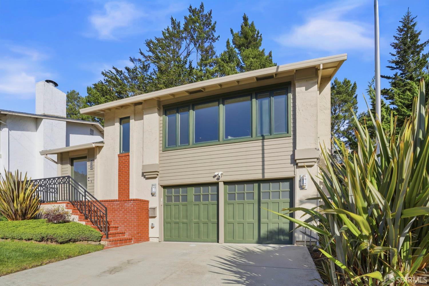 Detail Gallery Image 3 of 36 For 1112 Oddstad Blvd, Pacifica,  CA 94044 - 3 Beds | 3 Baths