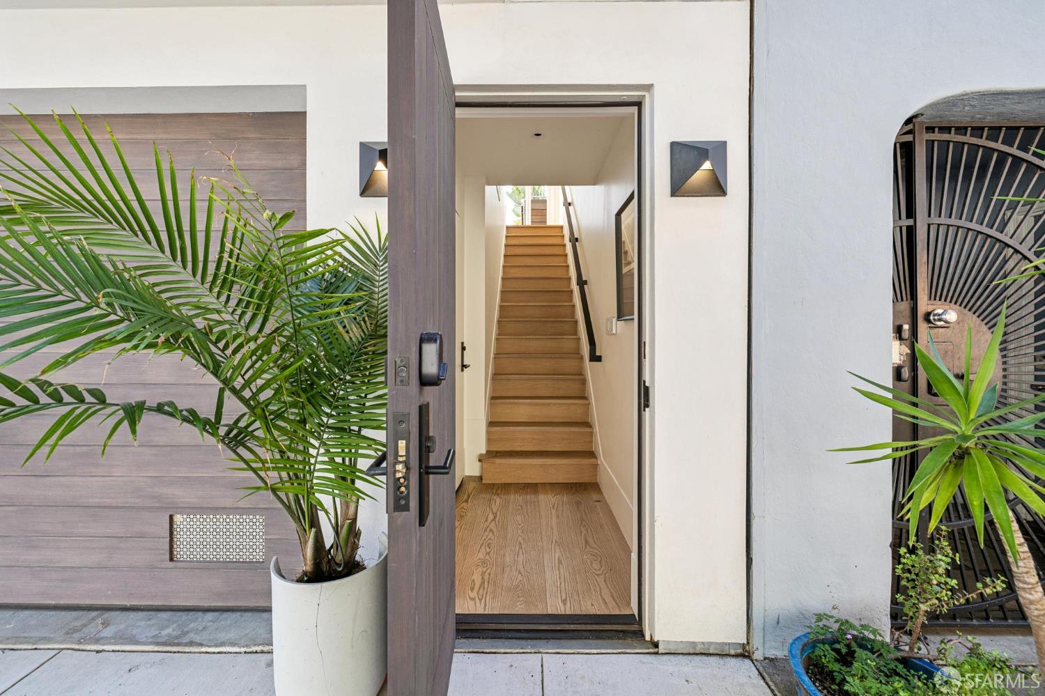 Detail Gallery Image 3 of 95 For 39 Dolores Ter, San Francisco,  CA 94110 - 4 Beds | 3/1 Baths