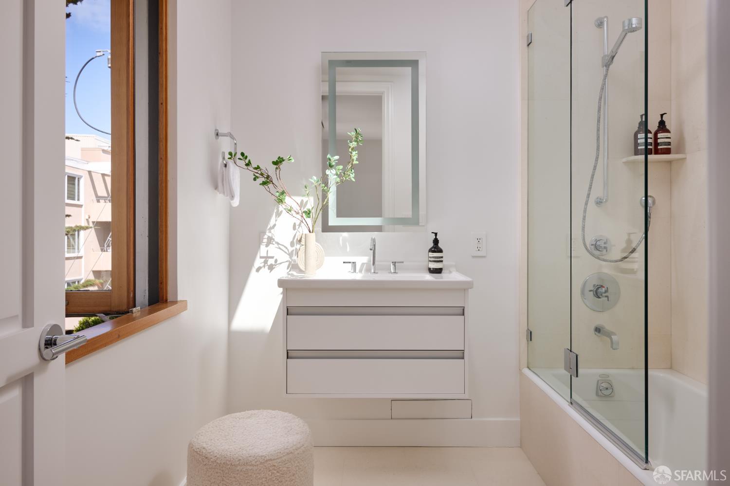 Detail Gallery Image 26 of 43 For 65 Montclair Ter, San Francisco,  CA 94109 - 4 Beds | 4/1 Baths