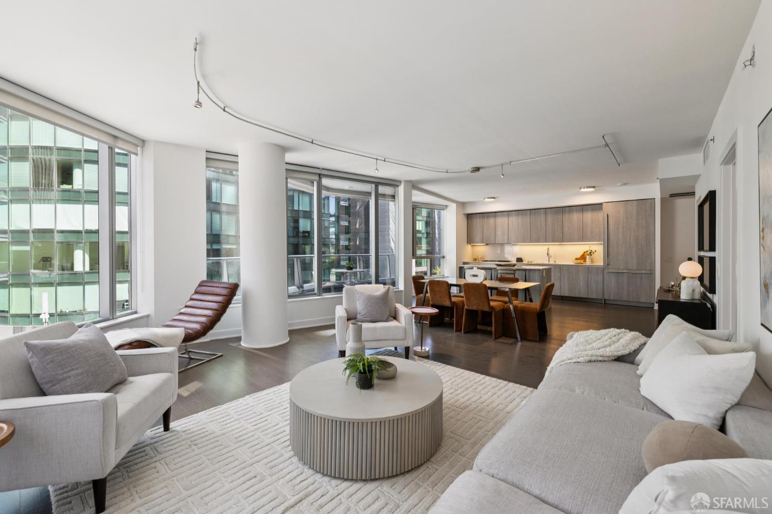 Photo #8: 426122687 Listing: Photo #8