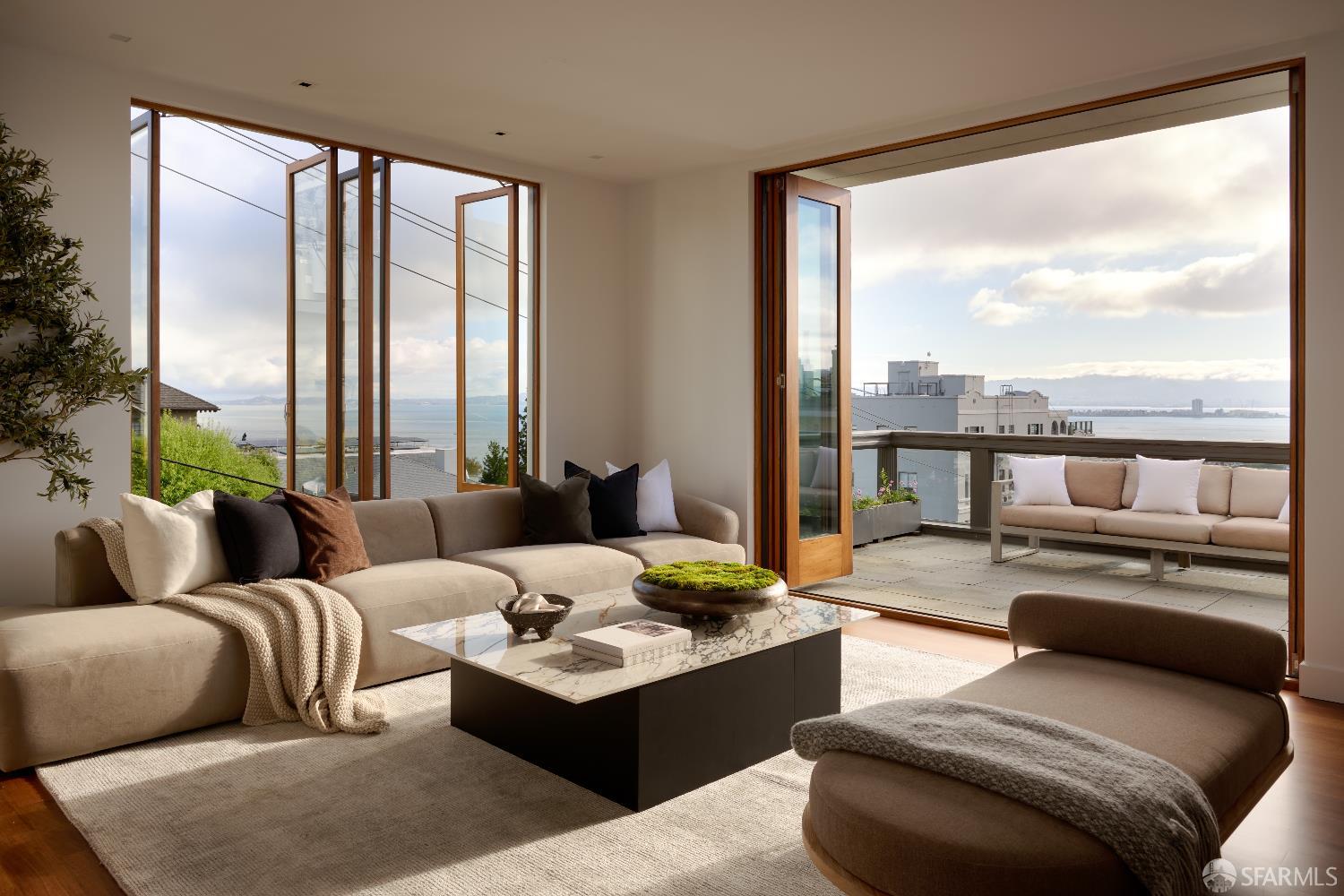 Detail Gallery Image 3 of 43 For 65 Montclair Ter, San Francisco,  CA 94109 - 4 Beds | 4/1 Baths