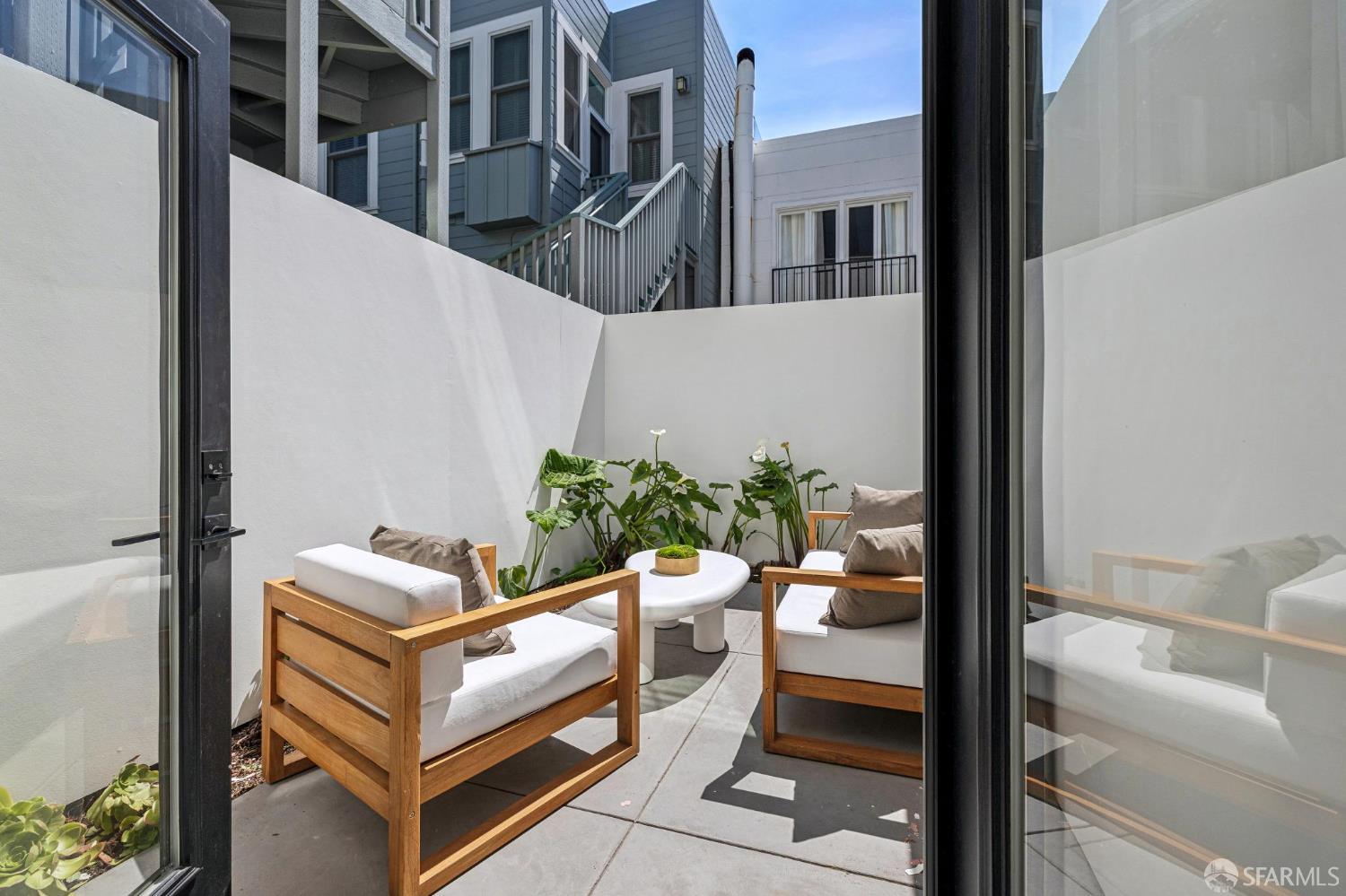 Detail Gallery Image 90 of 95 For 39 Dolores Ter, San Francisco,  CA 94110 - 4 Beds | 3/1 Baths