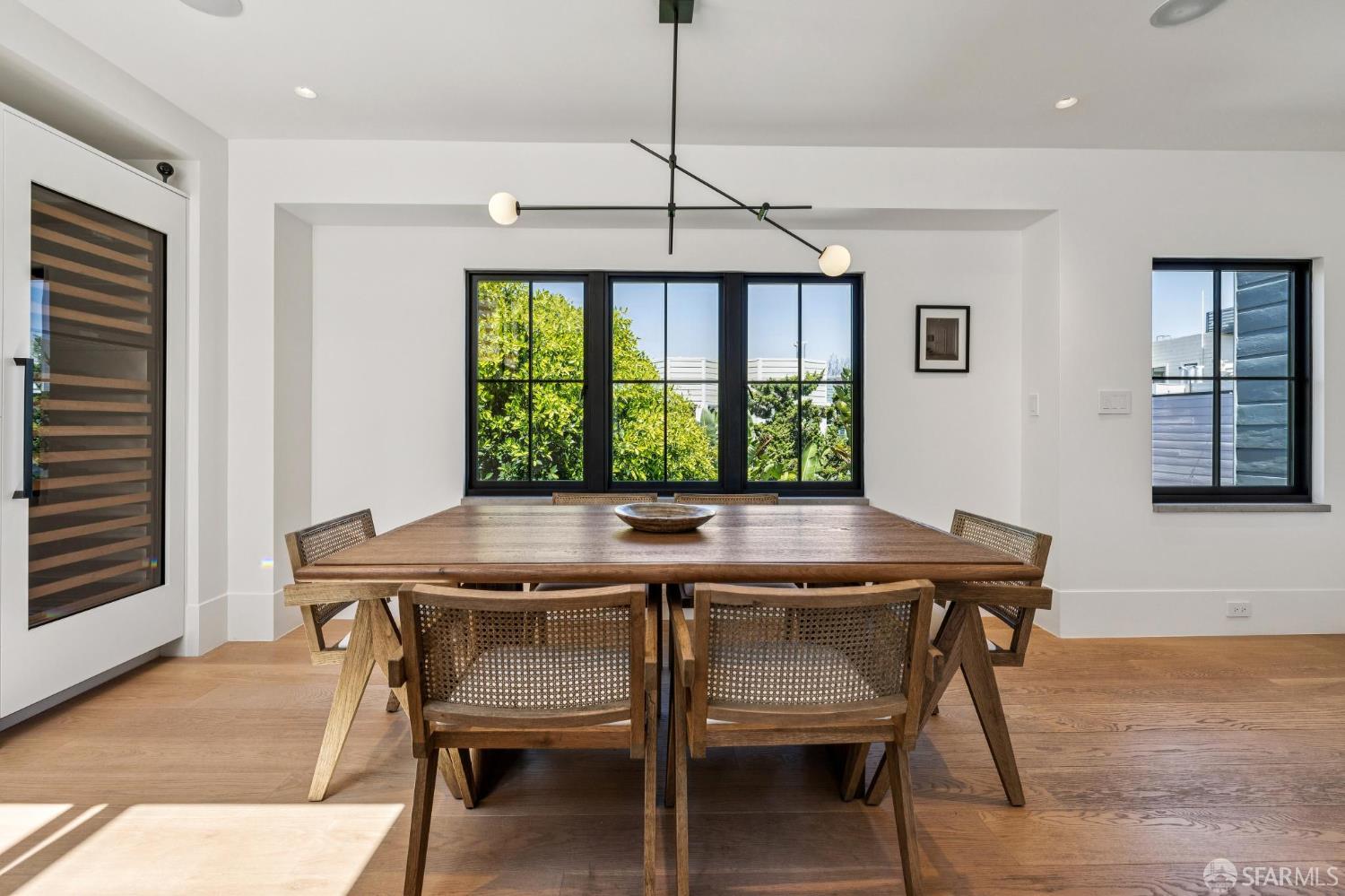 Detail Gallery Image 12 of 95 For 39 Dolores Ter, San Francisco,  CA 94110 - 4 Beds | 3/1 Baths