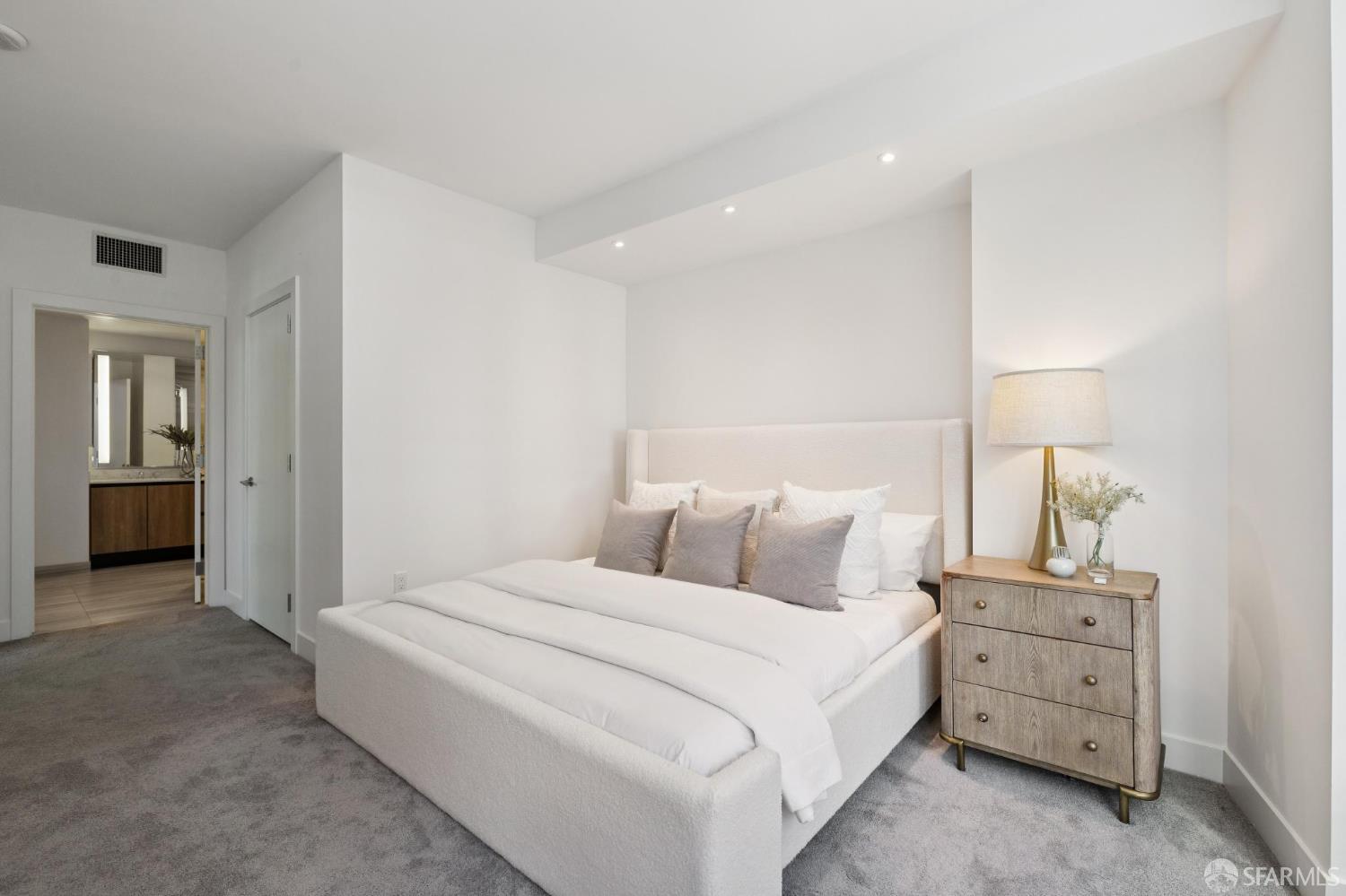 Photo #32: 426122687 Listing: Photo #32