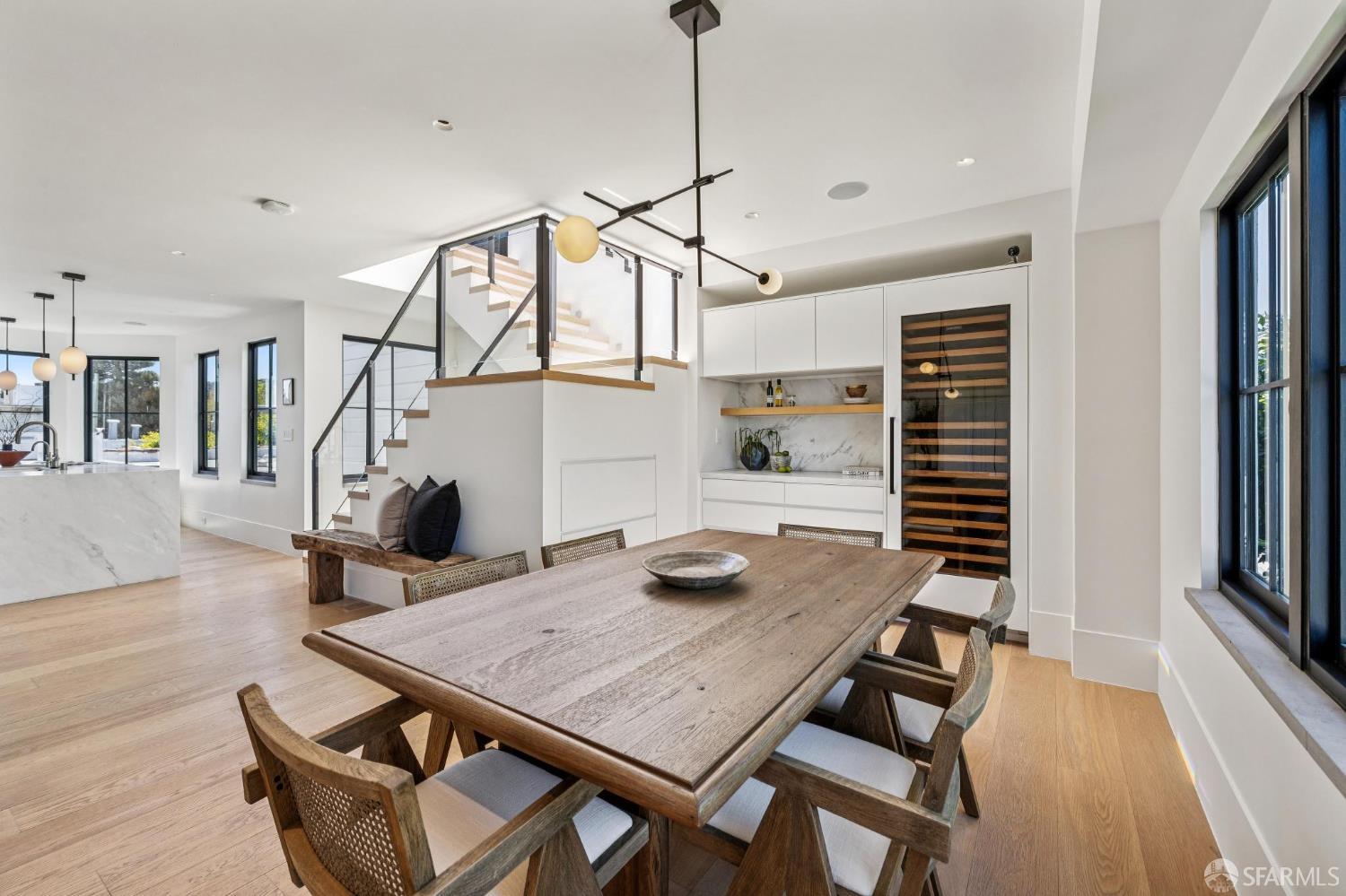 Detail Gallery Image 14 of 95 For 39 Dolores Ter, San Francisco,  CA 94110 - 4 Beds | 3/1 Baths