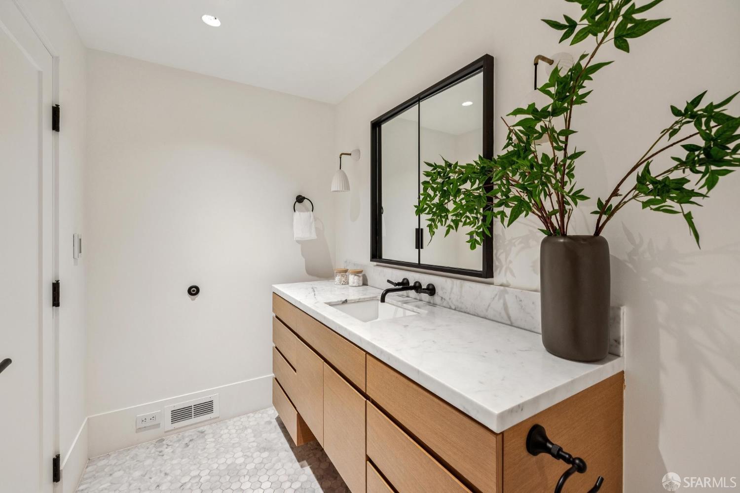 Detail Gallery Image 63 of 95 For 39 Dolores Ter, San Francisco,  CA 94110 - 4 Beds | 3/1 Baths